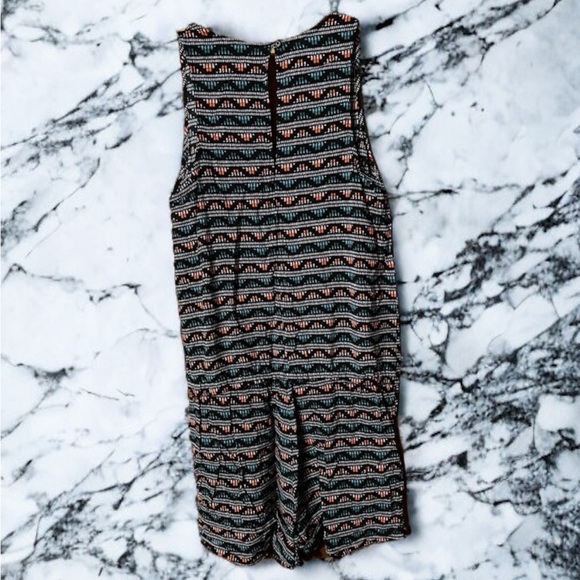 3/$15 Old Navy Chevron Striped Shorts Romper - Picture 2 of 7